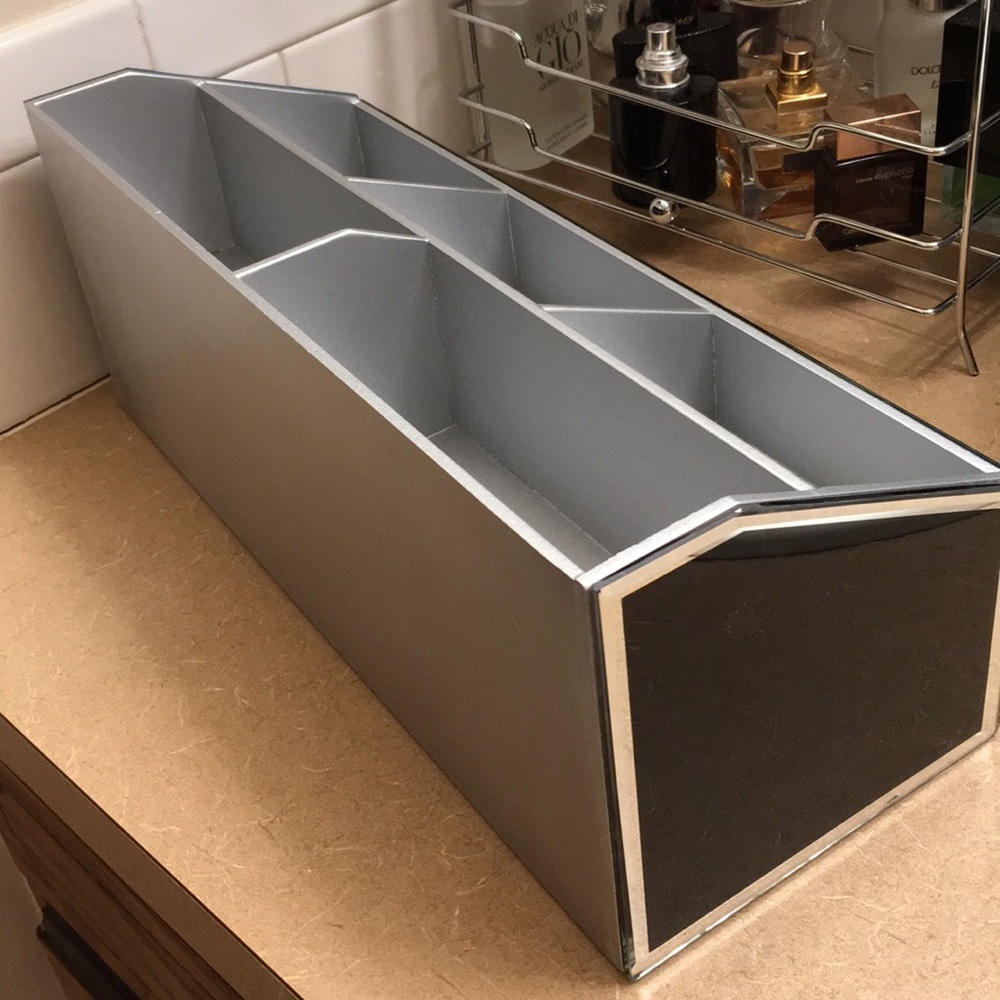 Makeup Holder - image 3